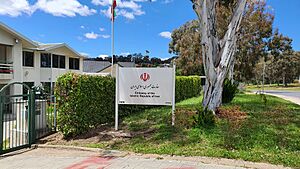Archivo:Street Sign of Iranian Embassy in Canberra