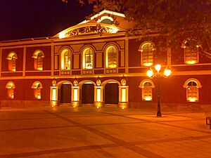Archivo:Teatro Guerra de noche (Lorca)