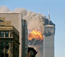 Archivo:UA Flight 175 hits WTC south tower 9-11 edit
