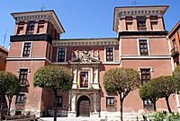 Archivo:Vista frontal de la fachada del Palacio de Fabio Nelli