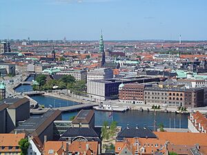 Archivo:Vor Frelsers Kirke-view10