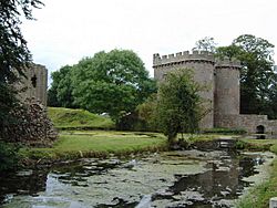 Archivo:Whittington Castle 04