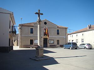 Archivo:01 Navares de Ayuso Ayuntamiento by Lou