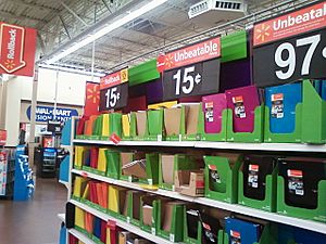 Archivo:15-cent prices on notebooks at Walmart