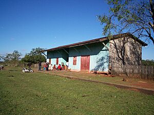 Archivo:Antigua estación ferroviaria de Ñumí, perteneciente al ramal a Abaí del Ferrocarril Carlos Antonio López
