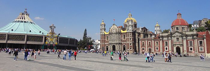 Archivo:Atrio de las Américas - La Villa - Basílica de Guadalupe - Ciudad de México