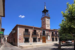 Archivo:Ayuntamiento de Calera y Chozas, 02