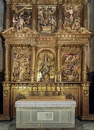 Archivo:Barcelona Cathedral Interior - Altarpiece of our Lady of the Rosebush - Agusti Pujol 1617-1629