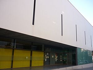 Archivo:Biblioteca Pública Armand Cardona Torrandell
