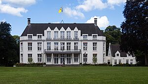 Archivo:Bilthoven, landgoed Jagtlust (het huidige gemeentehuis) IMG 6463 2020-07-12 11.03