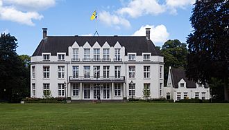 Archivo:Bilthoven, landgoed Jagtlust (het huidige gemeentehuis) IMG 6463 2020-07-12 11.03
