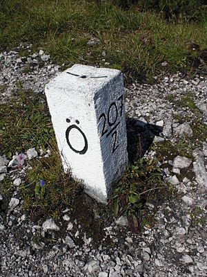 Archivo:Boundary stone on the Demeljoch - 1