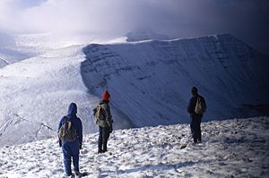 Archivo:Brecon beacons in the snow arp