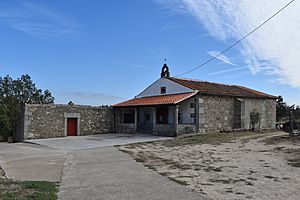 Archivo:Cristóbal de la Sierra - ermida do Santo Cristo e cemiterio