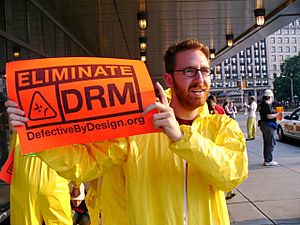Archivo:DRM protest Boston DefectiveByDesign