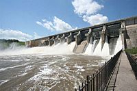 Archivo:Dam at Kaw Lake