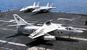 Archivo:EA-3B Skywarrior of VQ-2 aboard USS Nimitz (CVN-68) in 1985