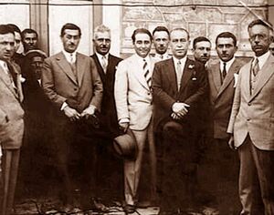 Archivo:Fethi Okyar and Liberal Republican Party politicians
