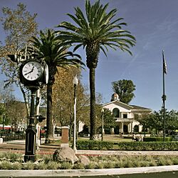 Fillmore City Hall and Central Park - panoramio.jpg