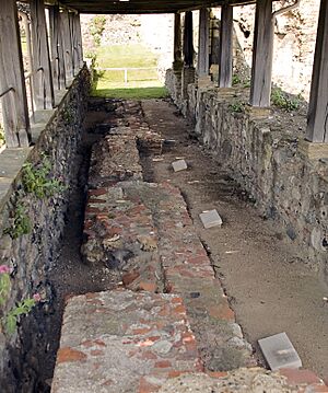 Archivo:Gravesites of Mellitus, Justus and Laurence at St. Augustine's Abbey