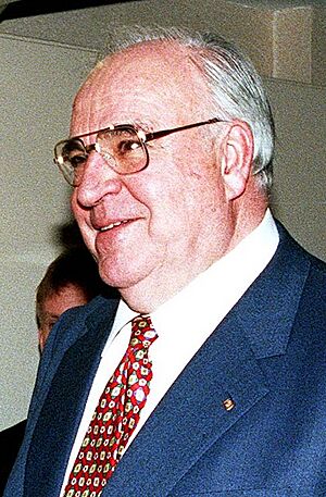 Archivo:Helmut Kohl und William S. Cohen (headshot)