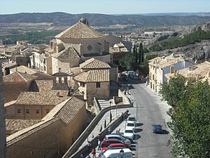 Iglesia de San Pedro. Desde el castillo.JPG