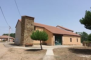 Archivo:Iglesia de San Pelayo, Pozuelo del Páramo