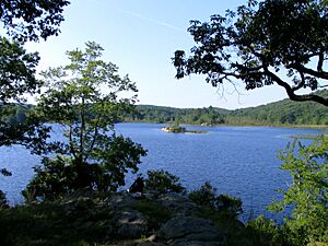 Archivo:Island Pond-Harriman State Park