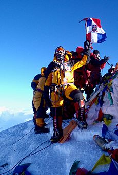 Archivo:Iván Ernesto Gómez Carrasco en la cima del Monte Everest