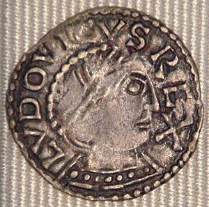 Archivo:Louis IV denier Chinon 936 954