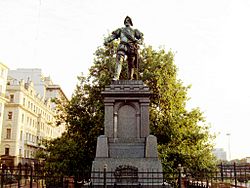 Archivo:Monumento a Juan de Garay