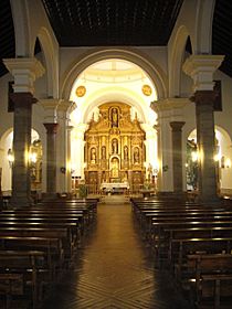 Archivo:Nave central de la iglesia de San Miguel Arcángel