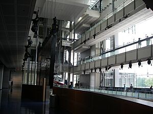 Archivo:Newseum por dentro