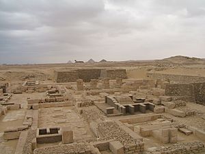 Archivo:Pepi I Queen Pyramids