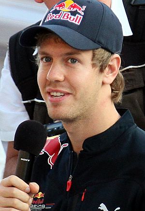 Archivo:Sebastian Vettel 2010 Japan