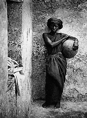 Archivo:Servant or slave woman in Mogadishu