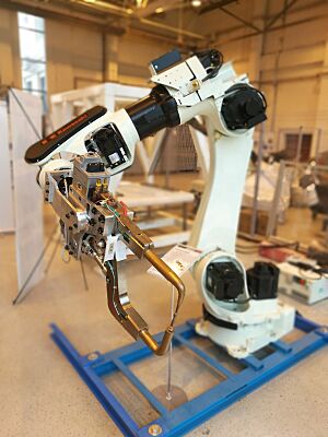 Archivo:Spot welding robot