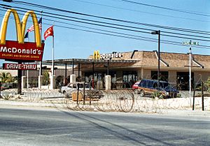 Archivo:The McDonalds at Guantanamo