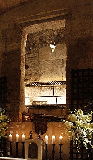 Archivo:Tomb of Saint Francis - Basilica di San Francesco - Assisi 2016