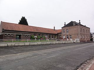 Étaves-et-Bocquiaux (Aisne) école et mairie.JPG