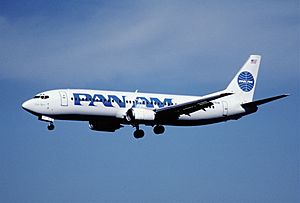 Archivo:11fw - Pan Am - The New Airline Boeing 737-4Q8; N407KW@FLL;30.01.1998 (5288624091)