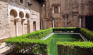 Archivo:Alcázar de Sevilla - Patio del Yeso 001
