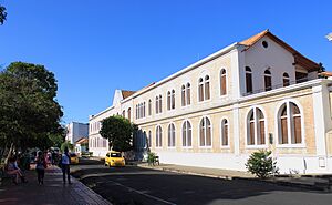Archivo:Biblioteca Pública Julio Pérez Ferrero