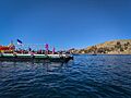 Botes donde se realiza Misa De los Santos San Pedro y San Pablo en medio del estrecho de Tiquina