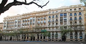 Archivo:Calle de Alcalá 115-117-119 (Madrid) 01