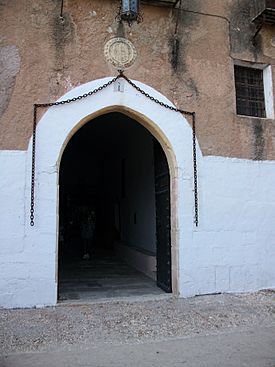 Archivo:Cotalba, entrada a les dependències del monestir