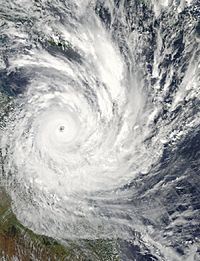 Archivo:Cyclone Yasi 2 February 2011 approaching Queensland