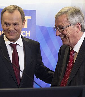 Archivo:Donald Tusk and Jean-Claude Juncker (Summit of EPP in Poznań, 25 April 2014)