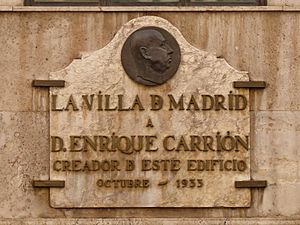 Archivo:Edificio Carrión, placa, Madrid, España, 2015