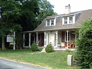 Archivo:Edward Gorey House 3